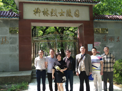 4月22日，企业一支部组织会员赴黄梅柳林爱国主义教育基地接受优良传统教育，弘扬爱国主义精神。.jpg